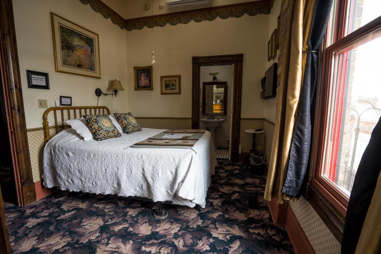 Red Garter Inn Williams Bagian luar foto