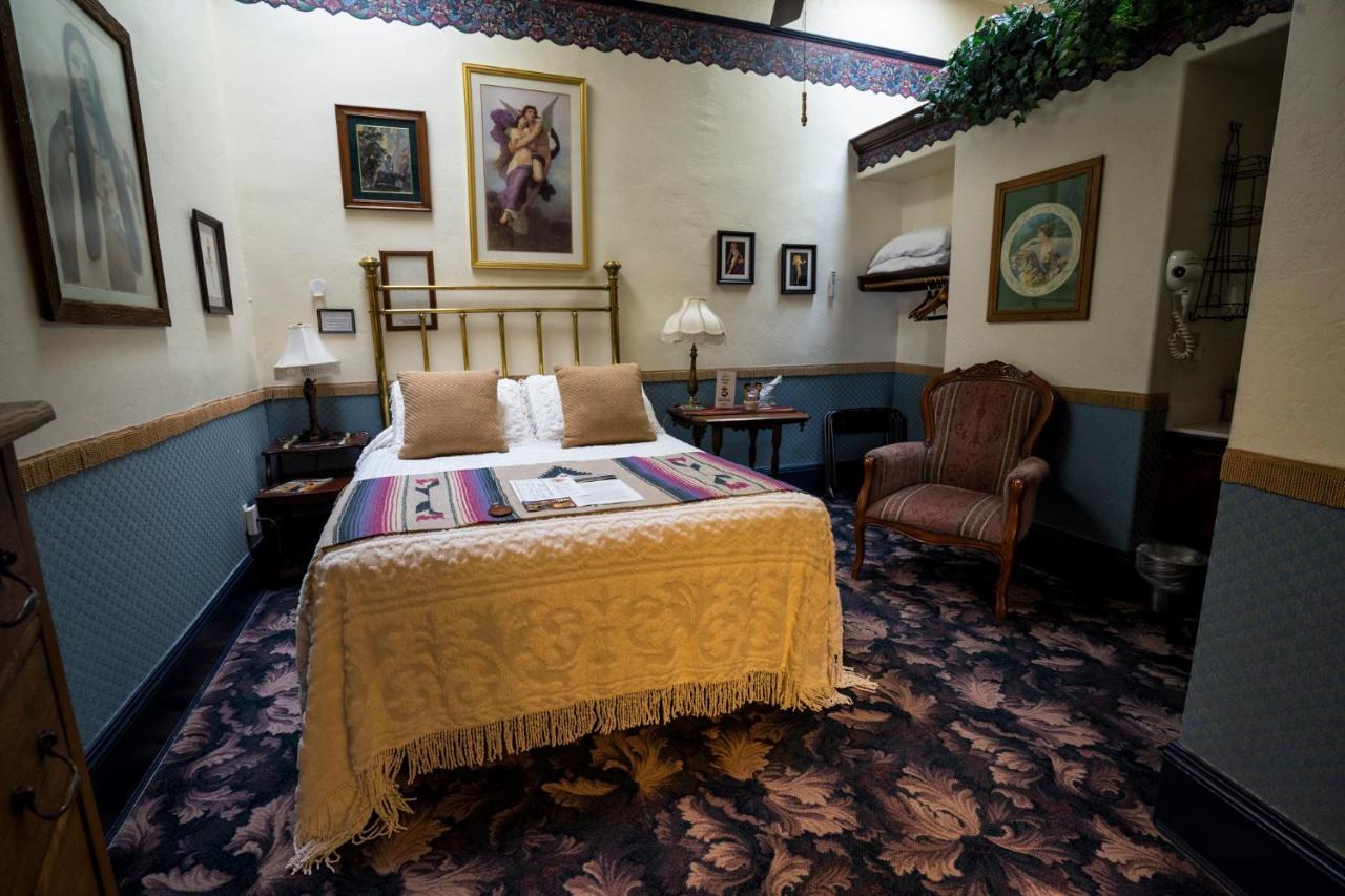 Red Garter Inn Williams Bagian luar foto