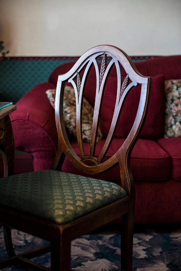 Red Garter Inn Williams Bagian luar foto