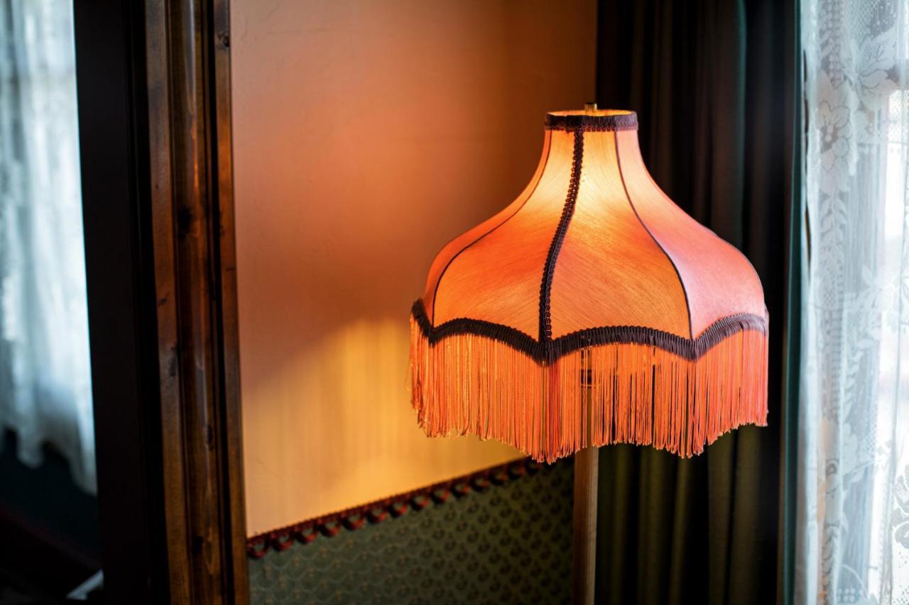Red Garter Inn Williams Bagian luar foto