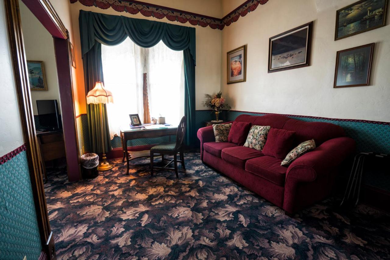 Red Garter Inn Williams Bagian luar foto